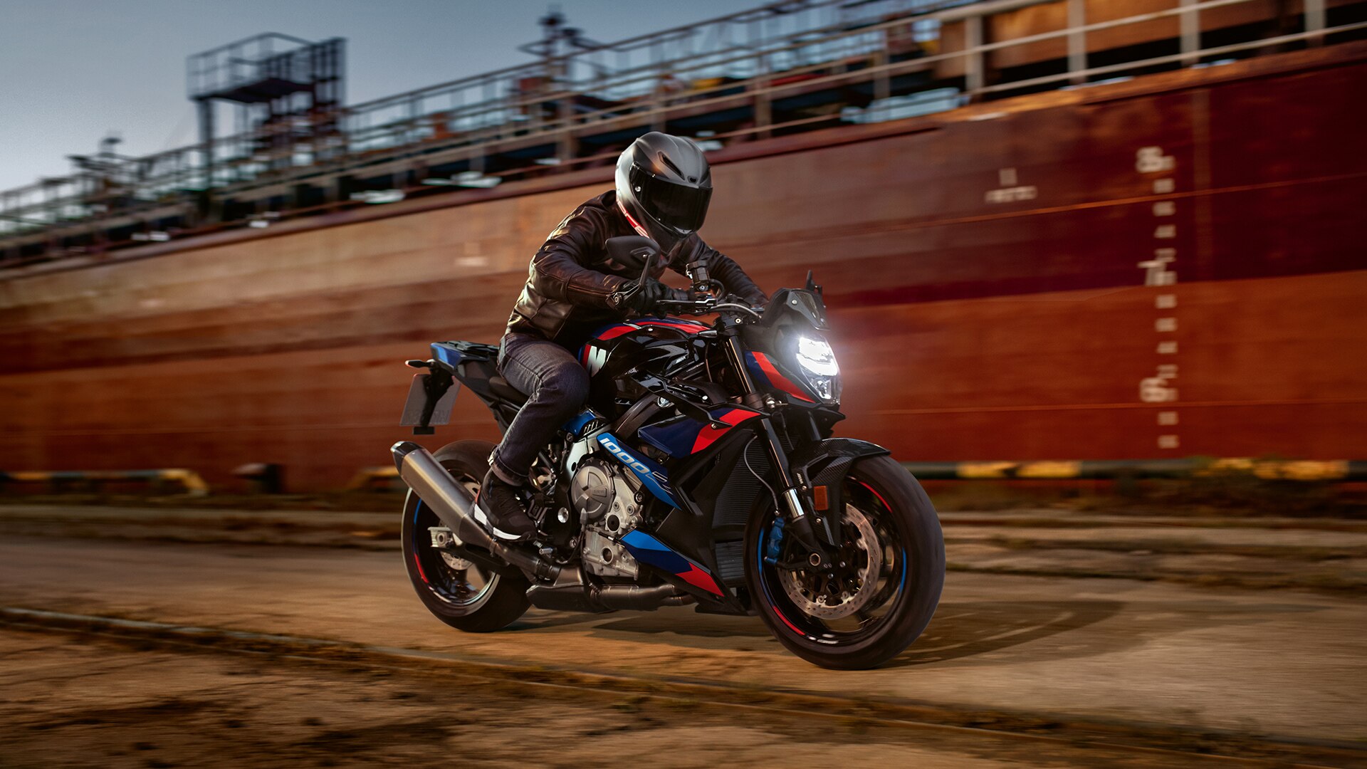 YouTube video of the M 1000 R, the hyper dynamic roadster from BMW Motorrad