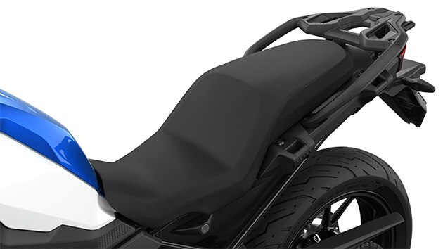 We see the seat of the F 750 GS.