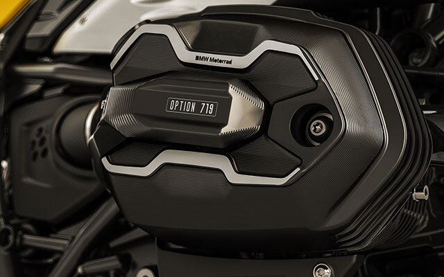 We see the yellow hand protector of the R nineT Urban G/S.