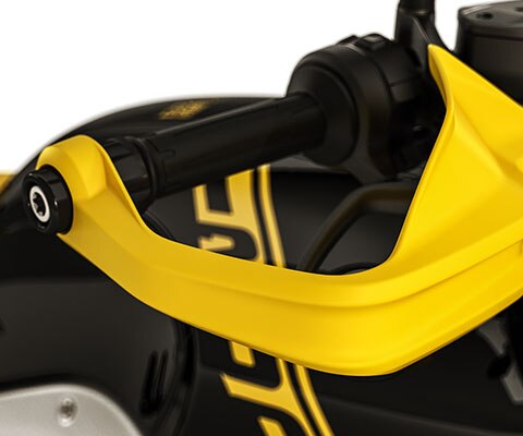 We see the raised exhaust system of the R nineT Urban G/S.