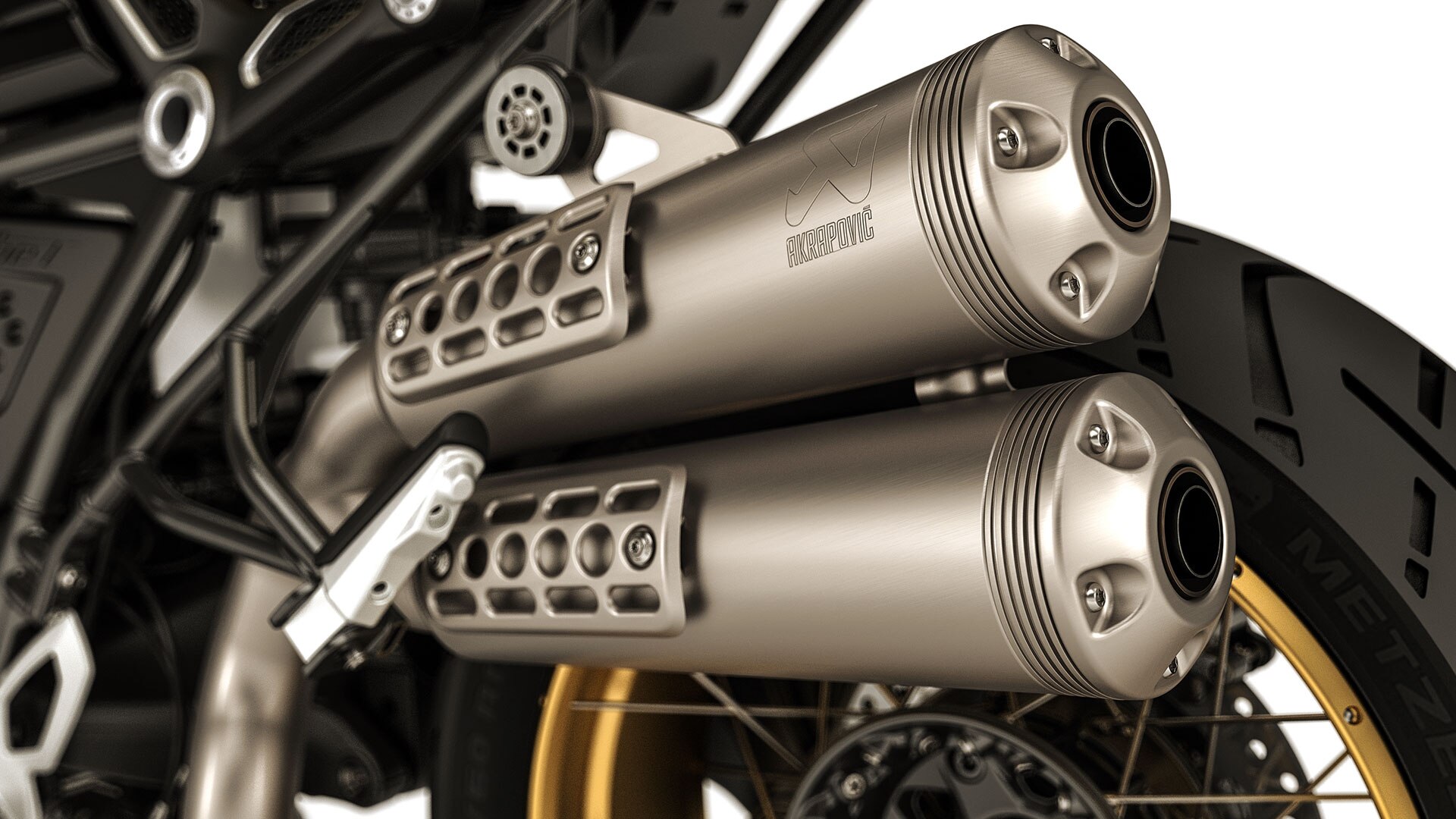We see the 40 Years GS sticker on the tank of the R nineT Urban G/S.