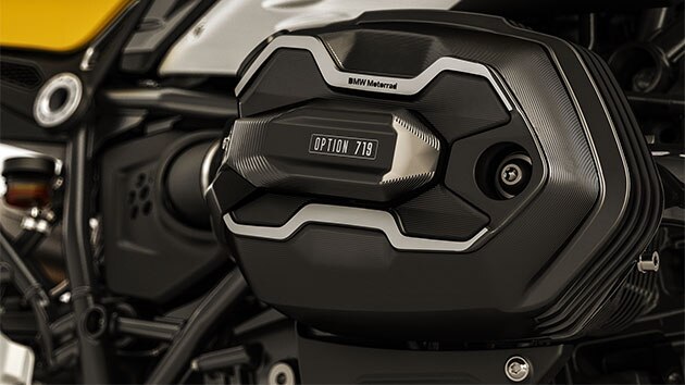 We see the yellow hand protector of the R nineT Urban G/S.