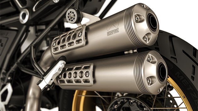 We see the 40 Years GS sticker on the tank of the R nineT Urban G/S.