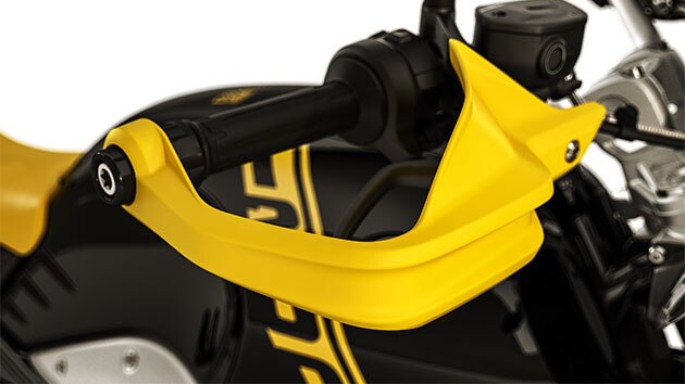 We see the raised exhaust system of the R nineT Urban G/S.