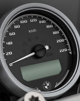 We see the round instrument speedometer of the R nineT Urban G/S.