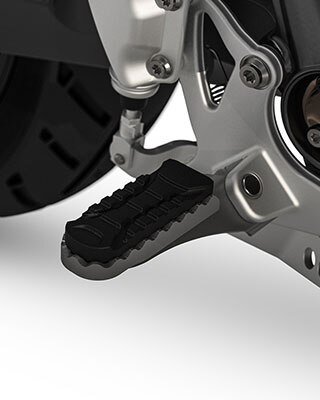 We see the footrests of the R nineT Urban G/S.