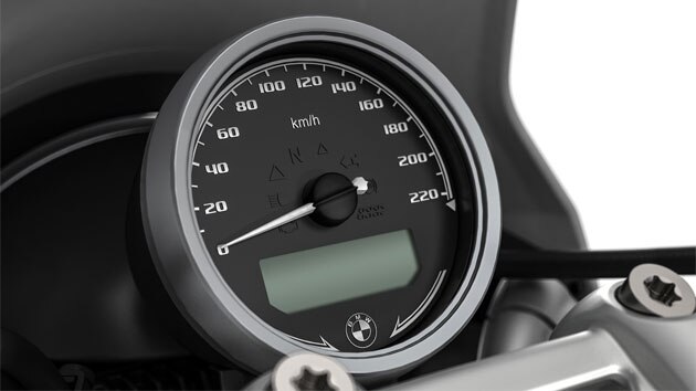 We see the round instrument speedometer of the R nineT Urban G/S.