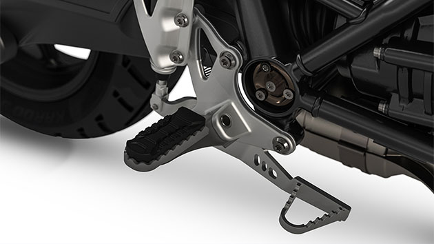 We see the footrests of the R nineT Urban G/S.